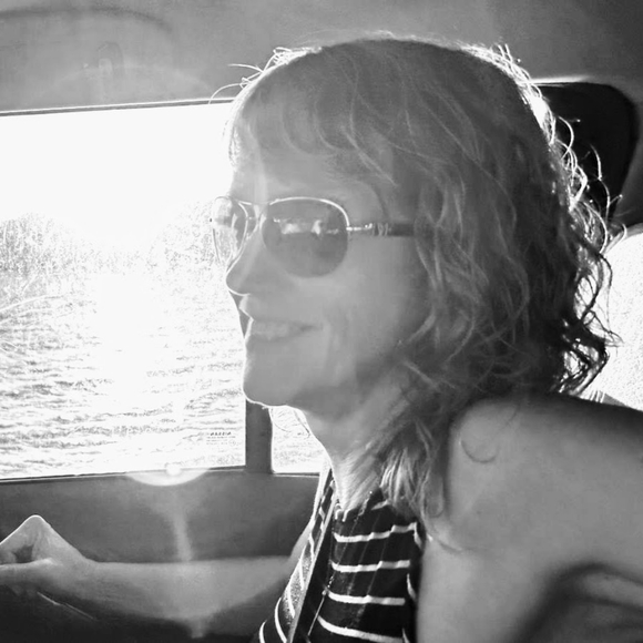 Meet your Posher, Amber - Picture 1 of 1